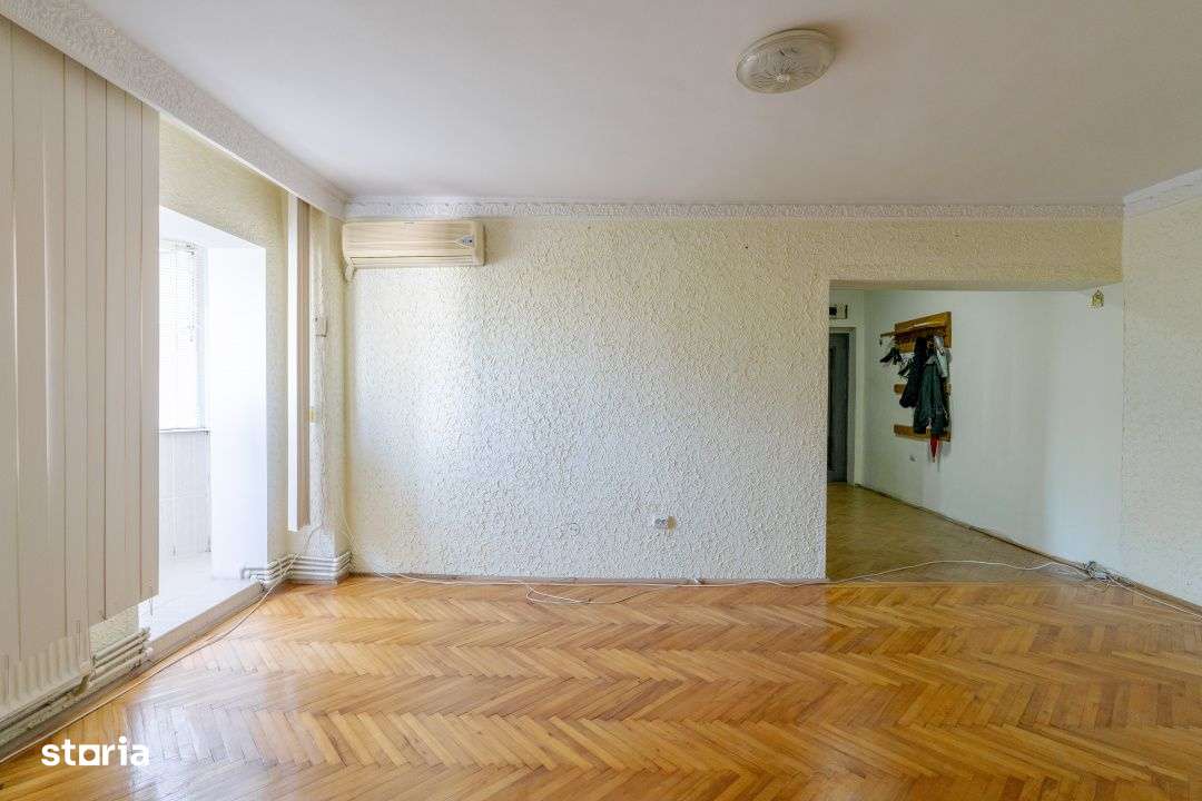 Apartament spatios, modernizat, 2 camere – Bd. Cosminului-15