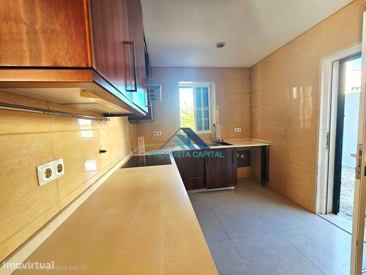 Moradia T4 com excelentes áreas exteriores - Oportunidade Única...-22