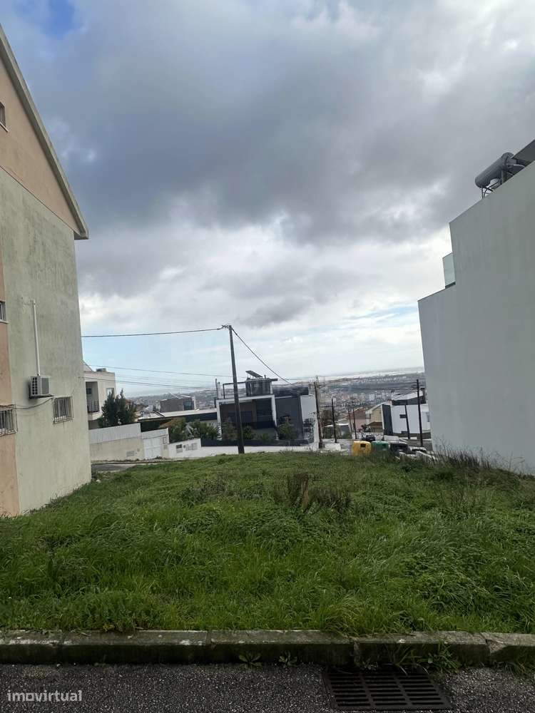 Terreno urbano de 305 M² com vista deslumbrante em Odivelas - Grande imagem: 5/14