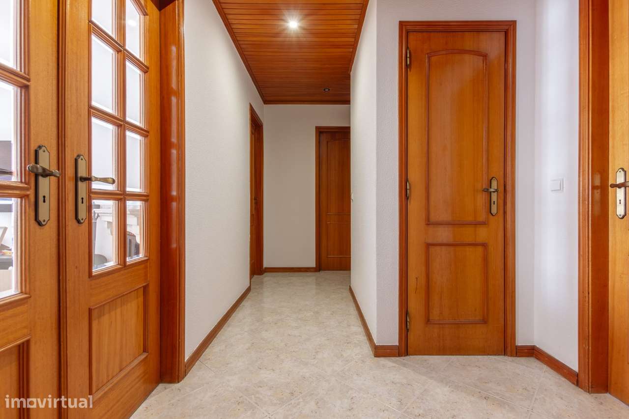 Quinta do Conde - Apartamento de 3 assoalhadas-varanda e arrecadação.-16