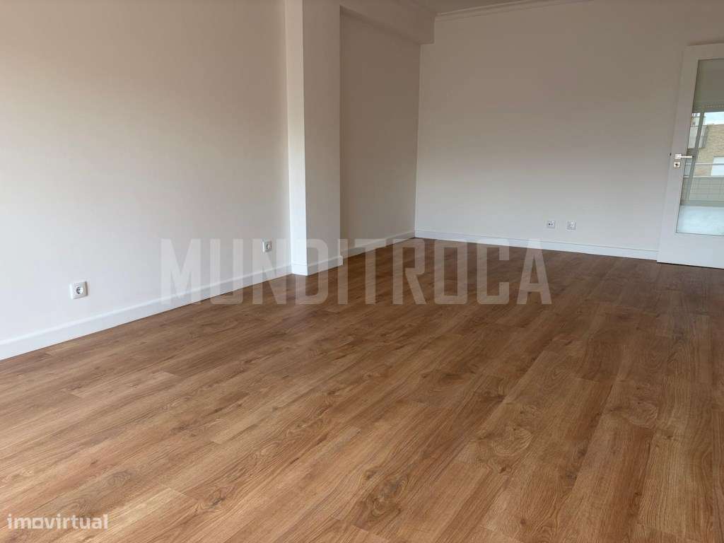 Apartamento T3 Lamaçães - Como novo-7