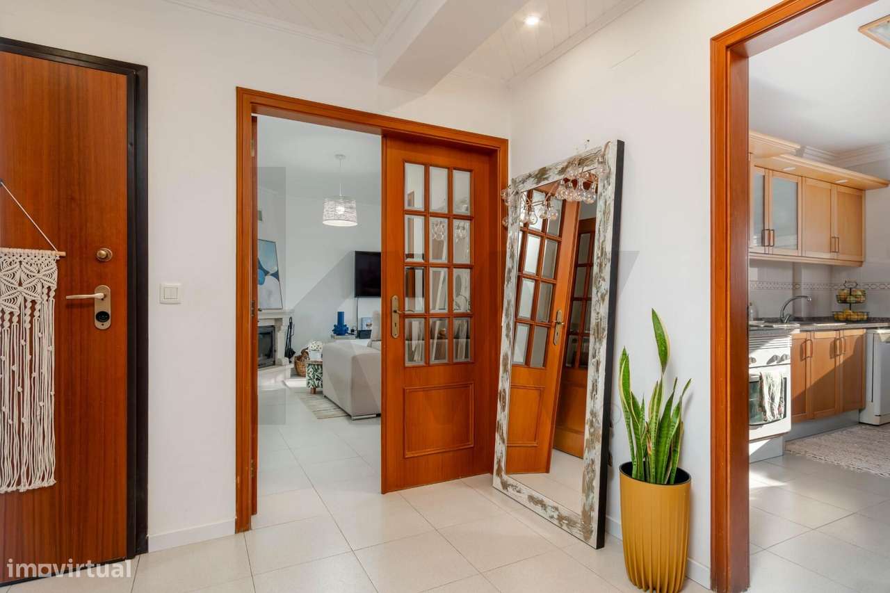 Apartamento T3, com Suíte, Arrecadação e Lugar de Garagem - Palhais, B-34