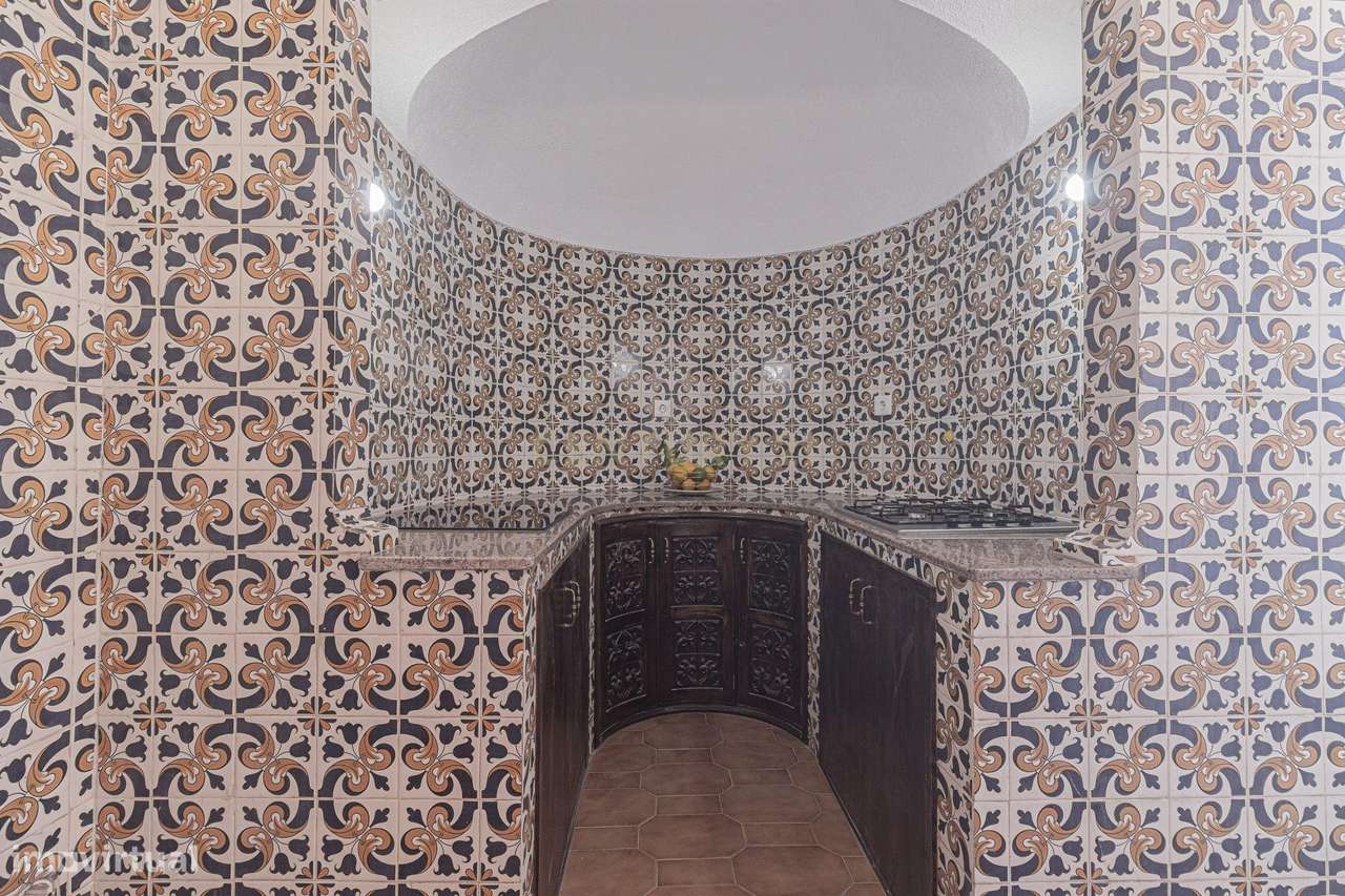 Distinta Moradia, com piscina e adega - perto de praias-12