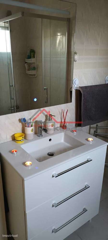 Apartamento T4 Remodelado para T3 Feijó Almada-22