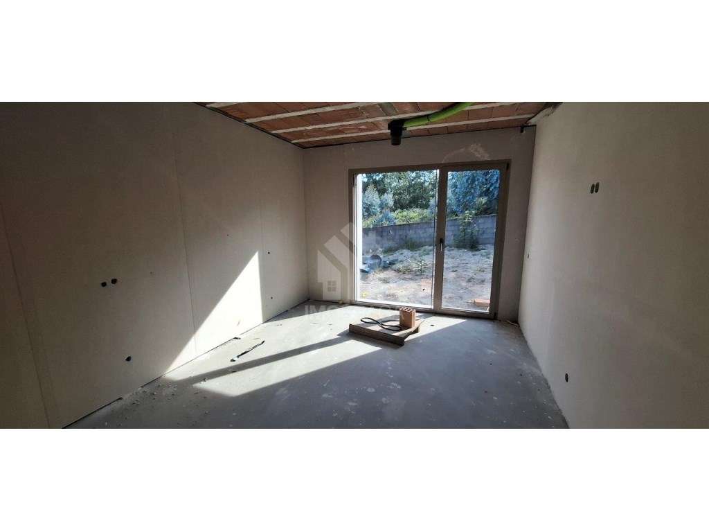 Moradia Geminada T3 Nova para Venda em Rendufinho - Póvoa de Lanhoso-17
