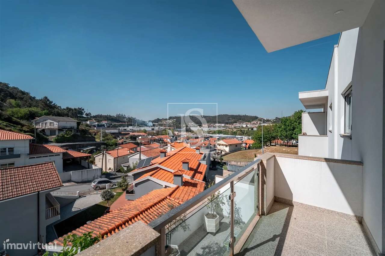 Moradia T3 em Vizela com Garagem e Terraço – Espaço e Conforto-20
