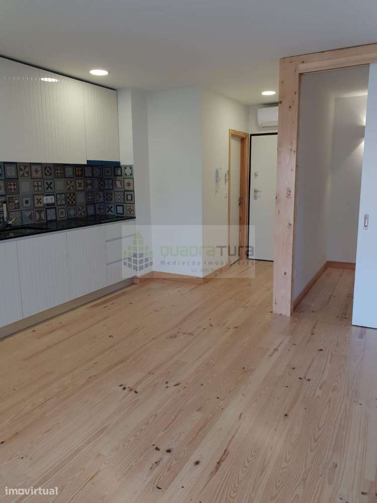 Apartamento T0 Espaçoso e C/ Terraço 24m2 | S. Dinis - Grande imagem: 2/13