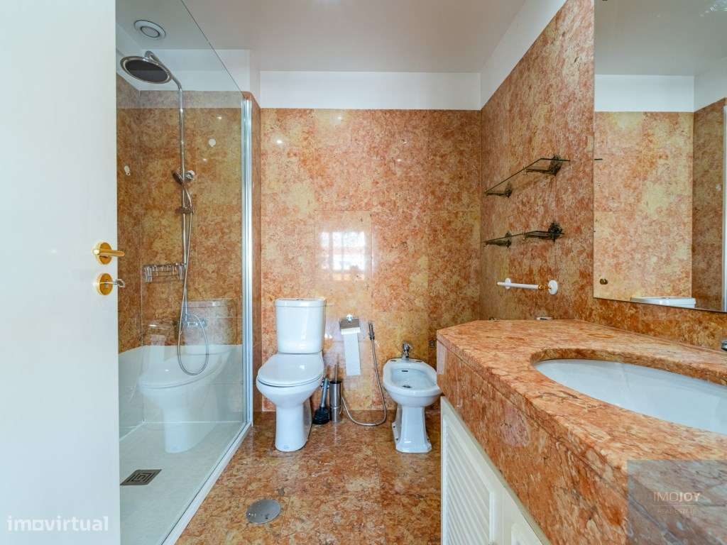 Apartamento T5 Duplex em Matosinhos-16