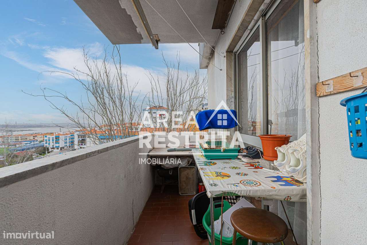 Apartamento T3 transformado em T2 no Seixal, Arrentela-24