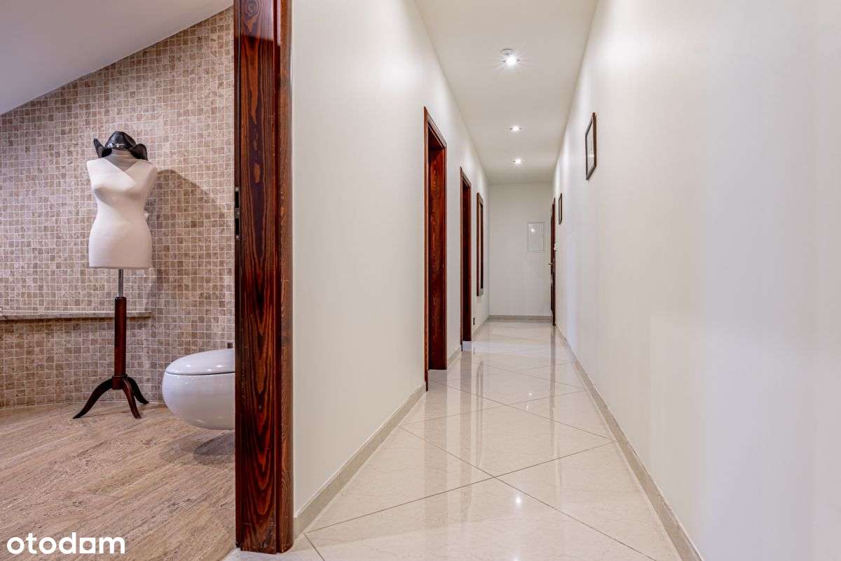 Elegancki dom z częścią biurowo-magazynową-5