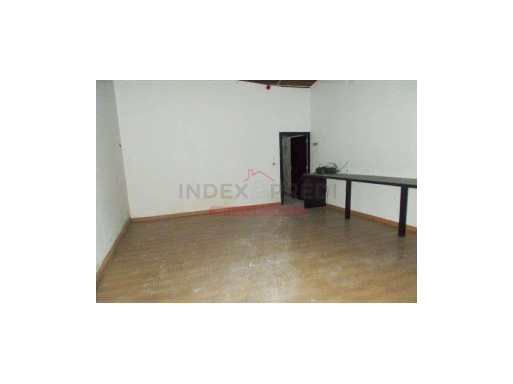 Prédio P/ comércio adequado a bar/discoteca - Aradas - Aveiro - Grande imagem: 5/11