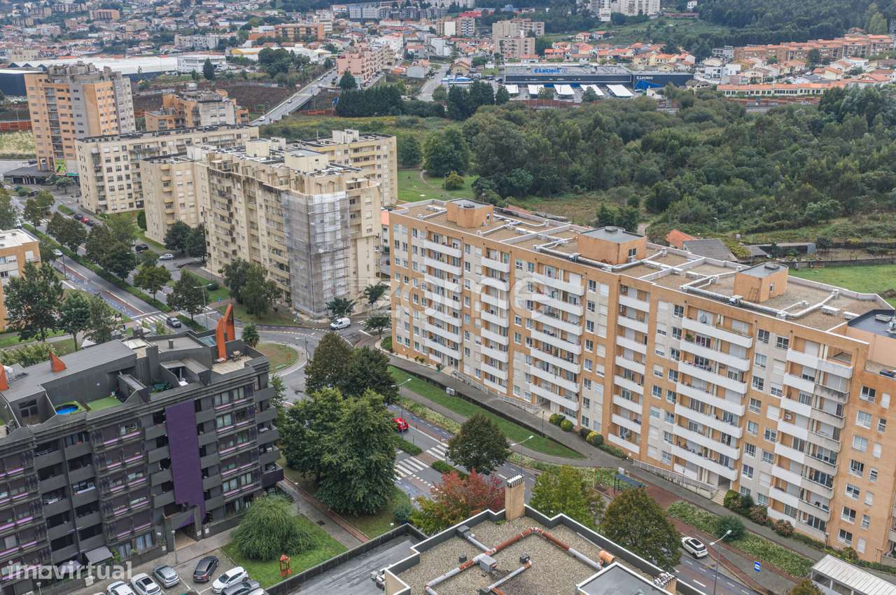 Apartamento T3 com varandas, em Valongo-24