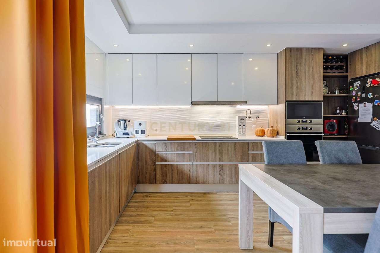 Moradia  T2 com aproveitamento de Sótão no Viso - Grande imagem: 5/38