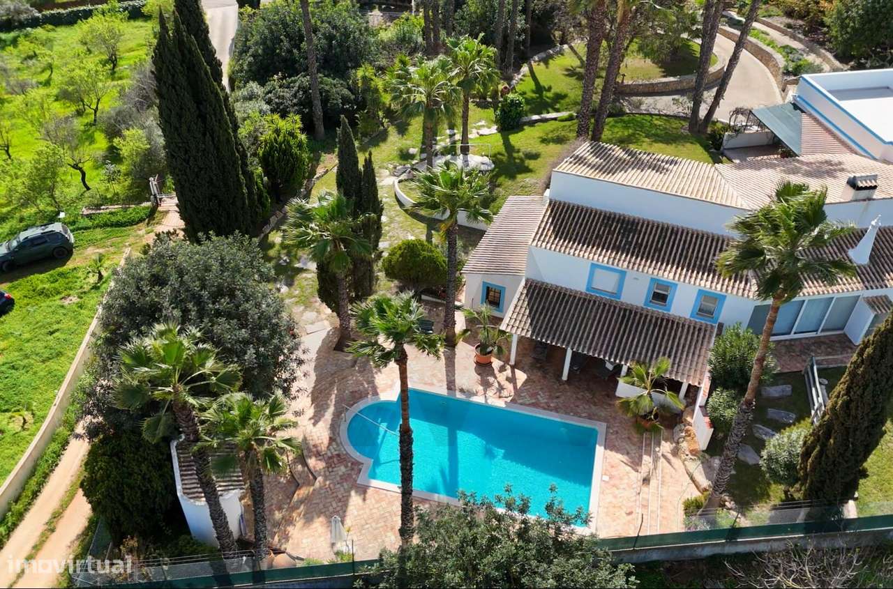 Oásis Privado em Faro: 4.500m2 de Puro Refúgio - Grande imagem: 3/60