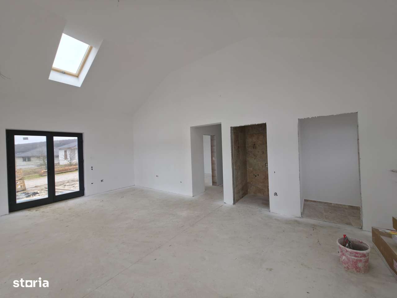 Case noi single premium la cheie sau la rosu, 7 arii, in Livezeni - Imagine principală: 4/10