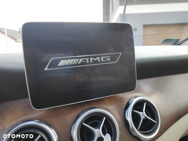 Mercedes-Benz GLA 250 4-Matic AMG Line - 13