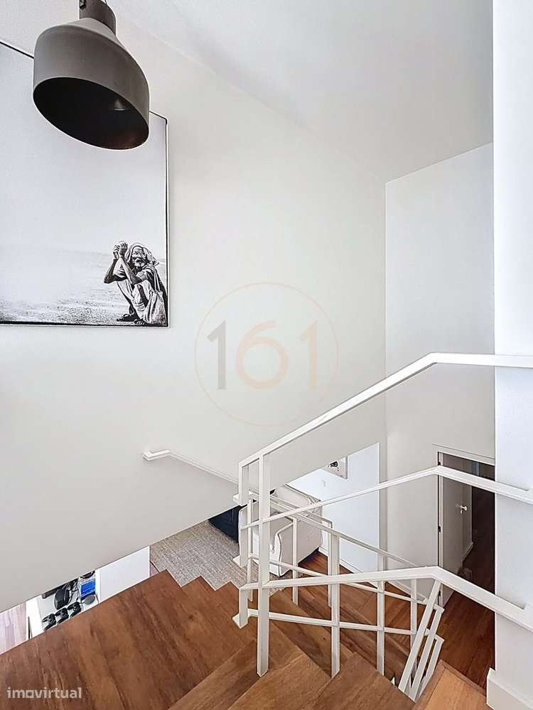Apartamento T4 Duplex com Terraço e 4 Lugares de Garagem, com Possibil-22