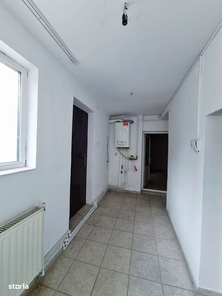 Casa situata intr-o zona buna a orasului - Imagine principală: 4/18