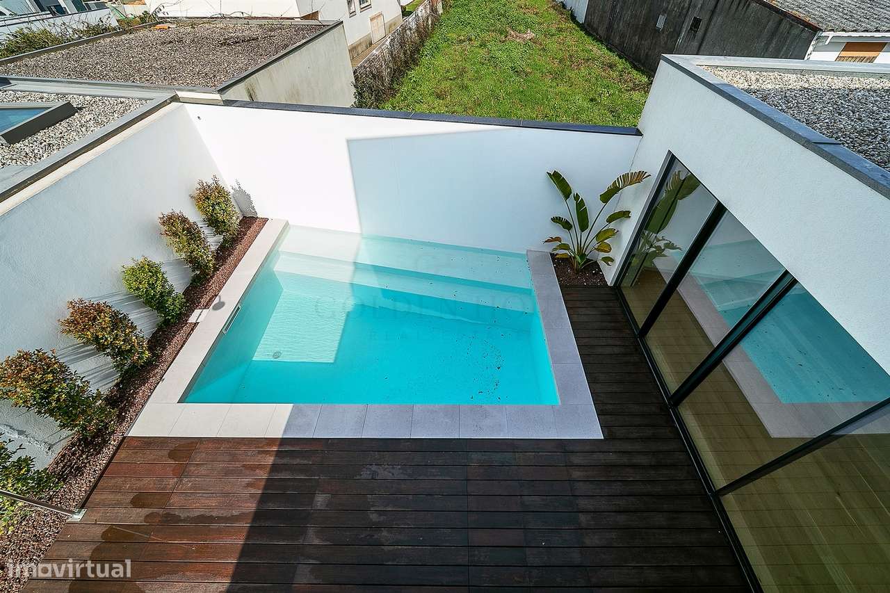 Moradia T4 de Luxo em Canidelo com Vista Mar | Golden Hour Real Estate-26