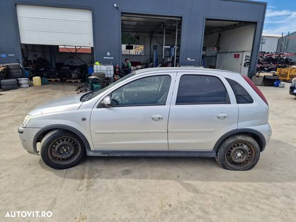 Dezmembrari / Dezmembrez Opel Corsa C 1.3 CDTI Z13DT cutie 5 trepte M26 culoare 2AU - 5