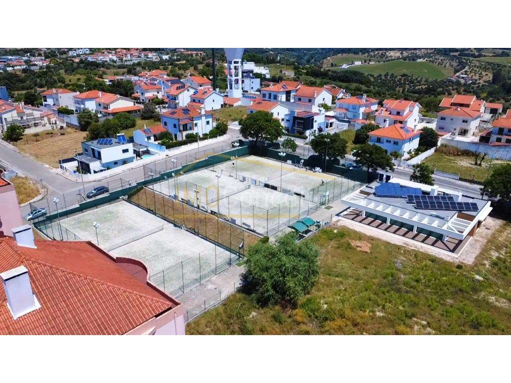 Apartamento T3/ sótão/garagem fechada em Torres Novas-31