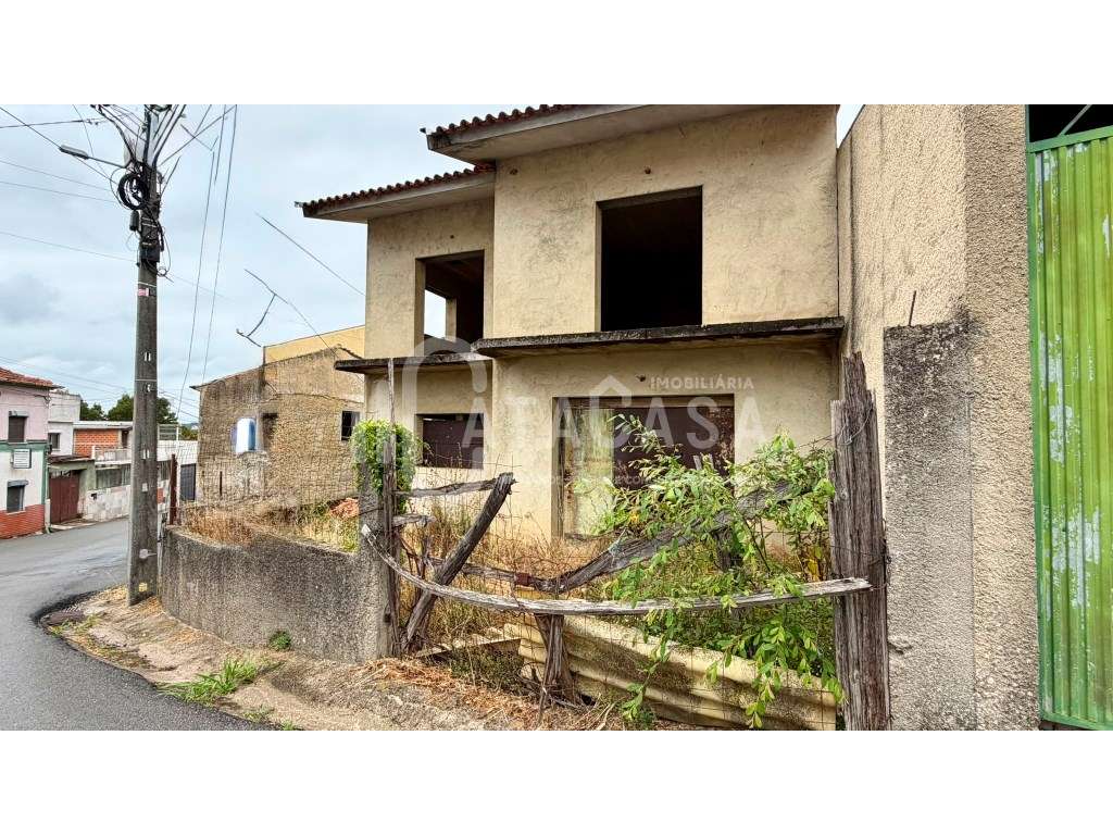 Moradia T4 na Borralha em fase de acabamentos-33