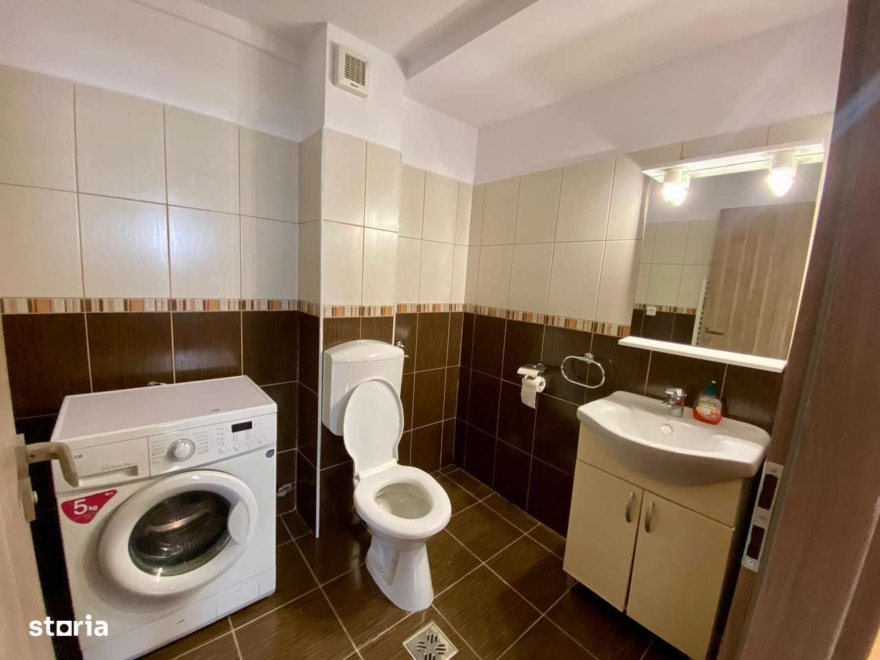 Apartament de inchiriat 3 camere, 2 bai, balcon mare, loc de parcare - Imagine principală: 5/10