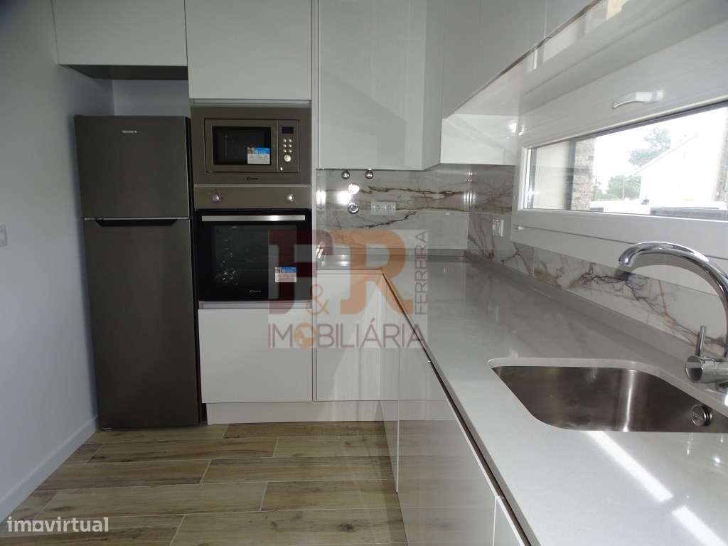 Moradias Geminada DuplexT3 com Pérgola. Pinhal do General. Fernão F...-13