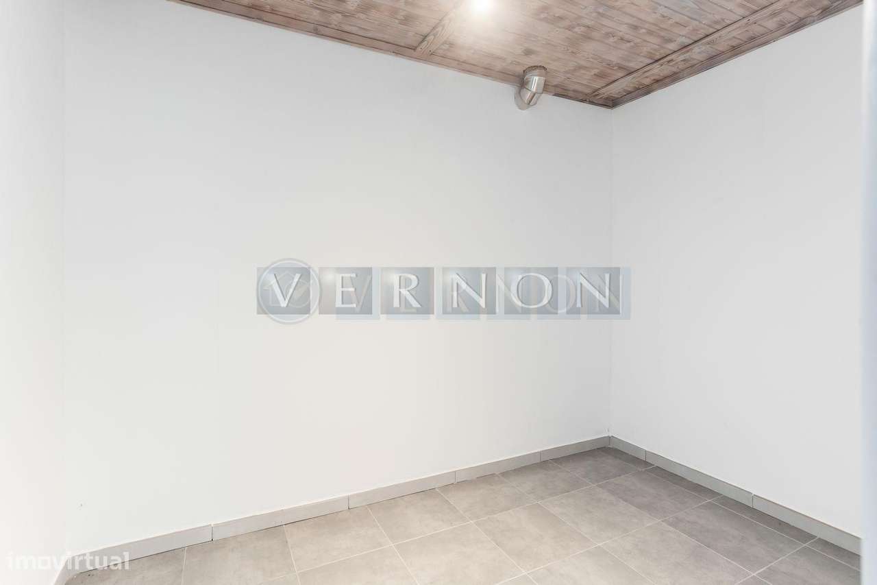 Moradia Renovada T4 com Vista Rio Arade, Piscina e 2.450 m² de Terreno-34
