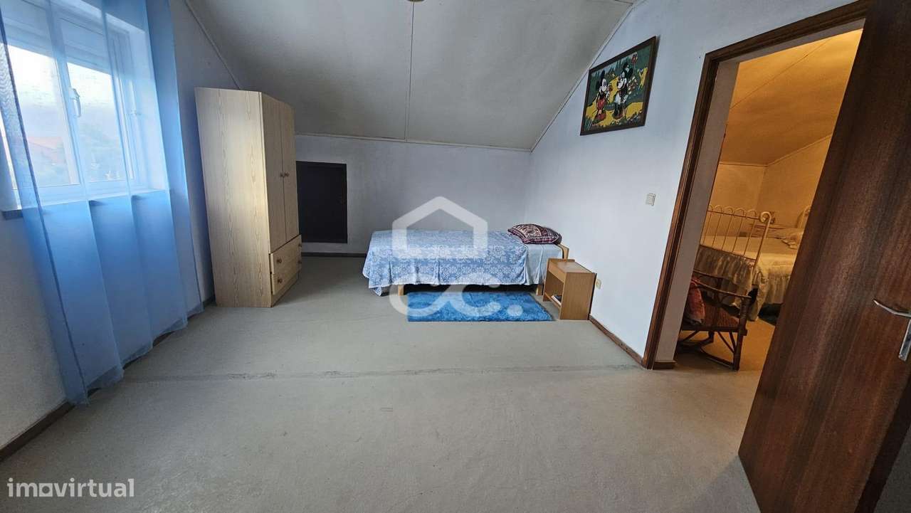 Moradia V4 com 174 M2, aproveitamento de sótão, garagem para 2 viatura-41