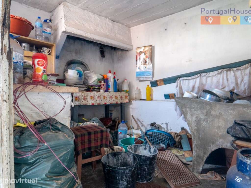 Prédio constituído por 2 apartamentos T2 com entradas independentes...-25