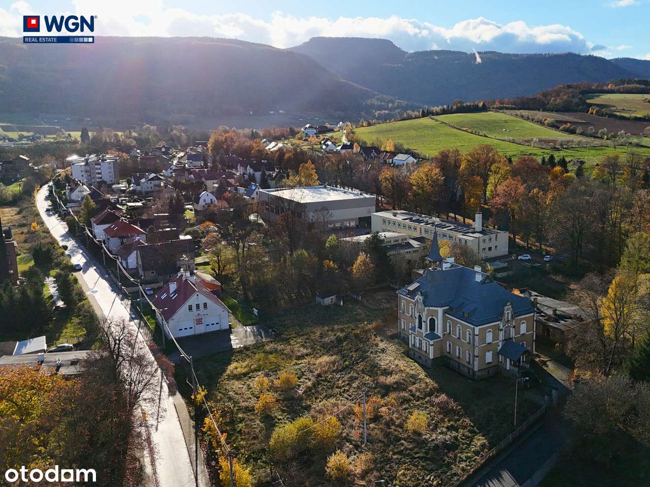 Zabytkowy pałac - dawny szpital - na sprzedaż.-1