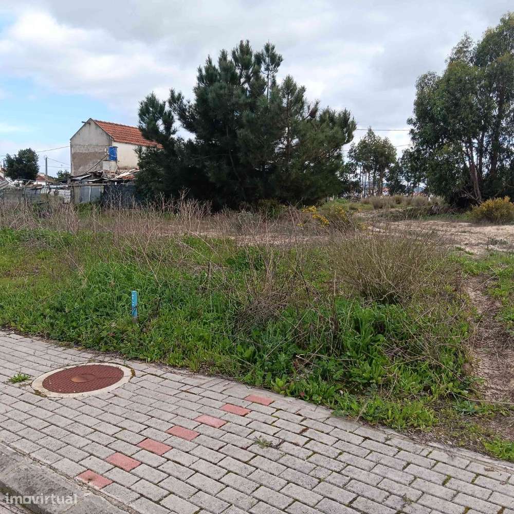 Terreno de 297m² em zona rural com acesso fácil-6