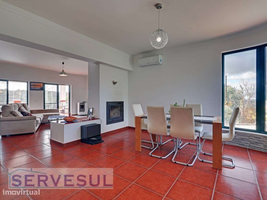 Charmosa Moradia de 2 pisos com 3 quartos espaçosos, garagem, pisci... - Grande imagem: 3/29