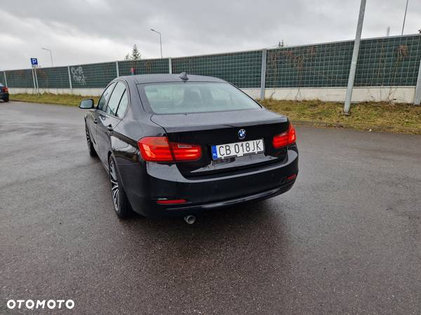 BMW Seria 3 318d Touring Sport Line - 12