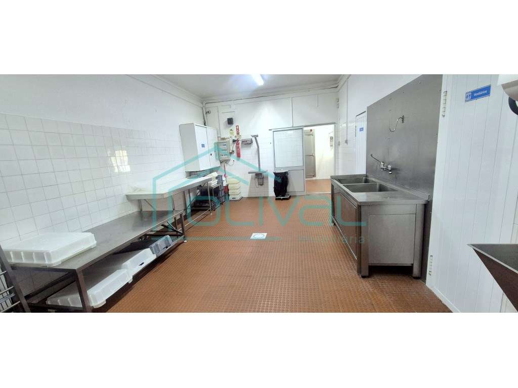 Talho e Charcutaria Tradicional - O Comércio de Proximidade no Port...-18