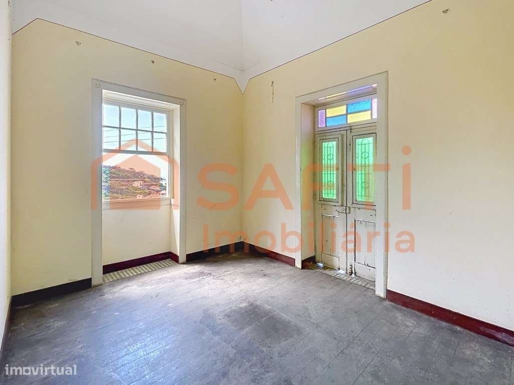 Vende-se moradia na Ribeira Brava com vista para o mar-5