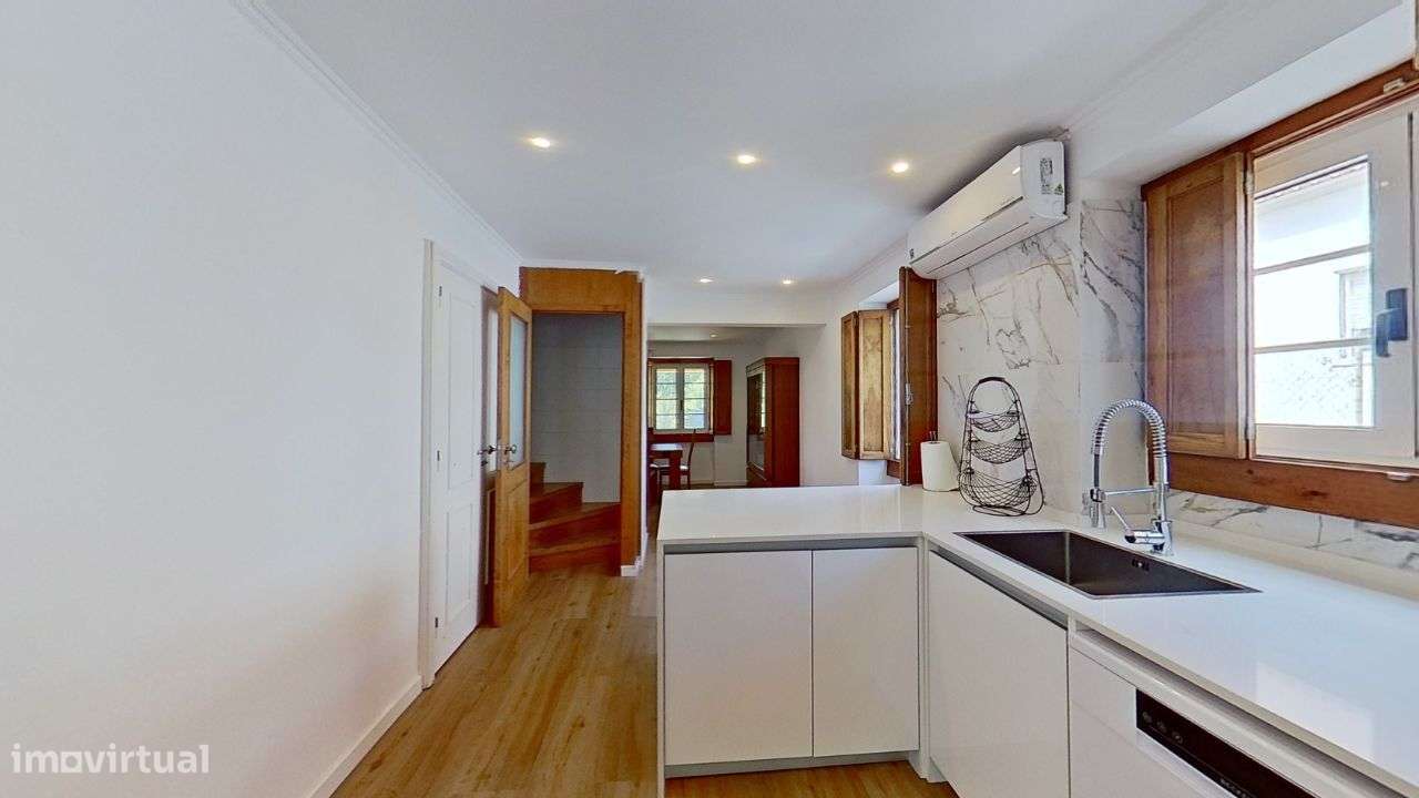 Moradia em Massamá, Rua Direita (tem anexos T-0 e T-2 independentes)-8