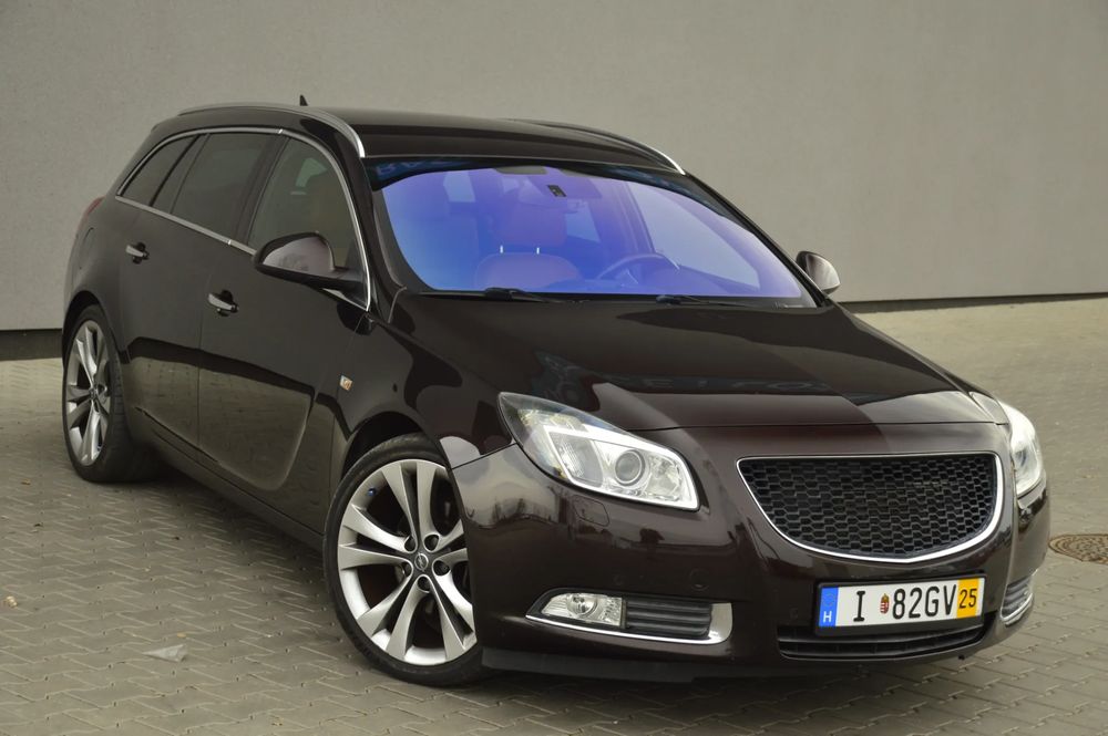 Opel Insignia A 2.0 Turbo 4x4 Automatik Design Edition 2012