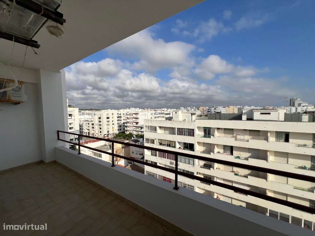 Apartamento T2 amplo com vista mar, a apenas 2 minutos da praia e 5...-13