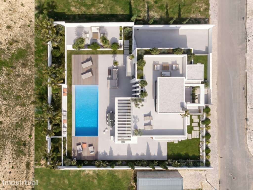 Moradia isolada com piscina apenas a 400 m da praia-31