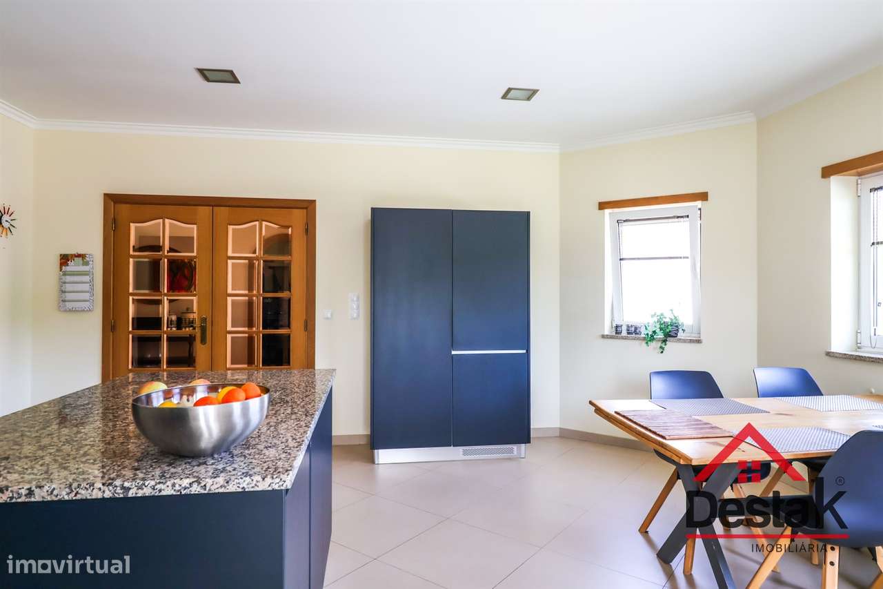 Fantástica Moradia isolada V4 em Lordosa, Viseu-20