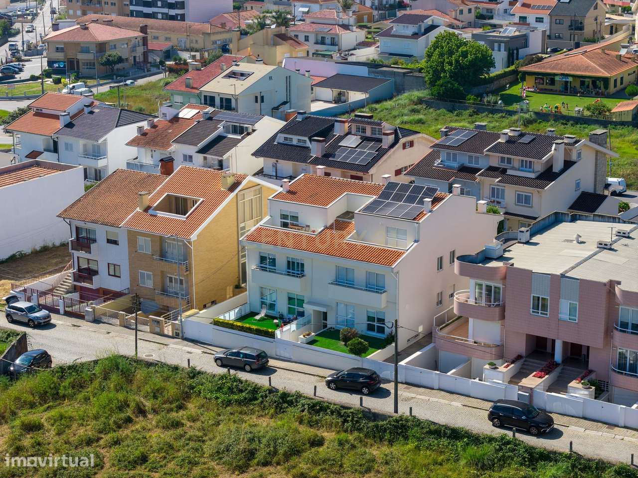 T2+2 Duplex c/ Sótão amplo (248m²) | S. Félix Marinha-28