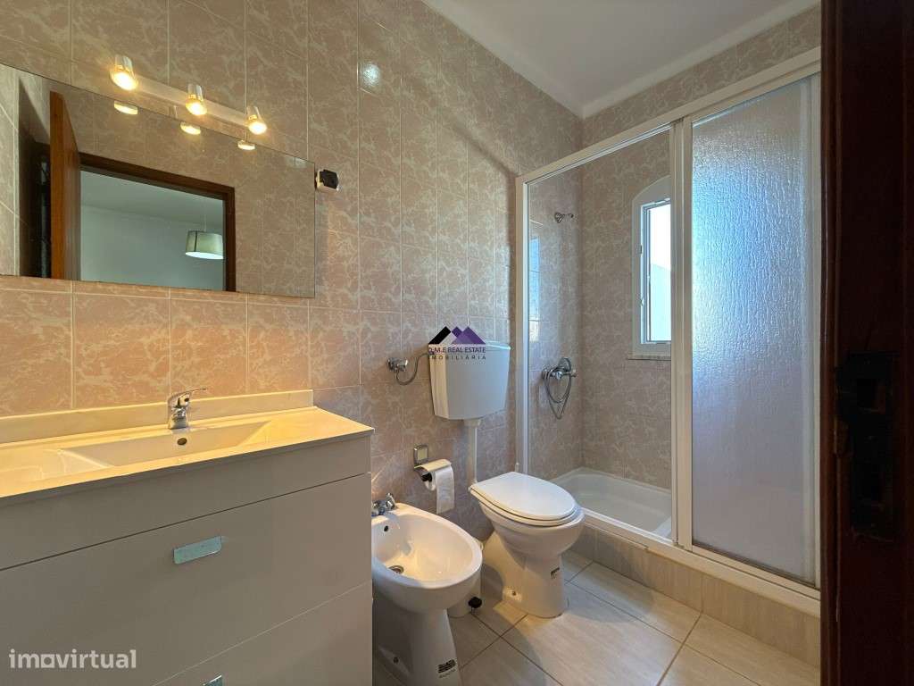 Moradia V3 com Estacionamento e Quintal-21