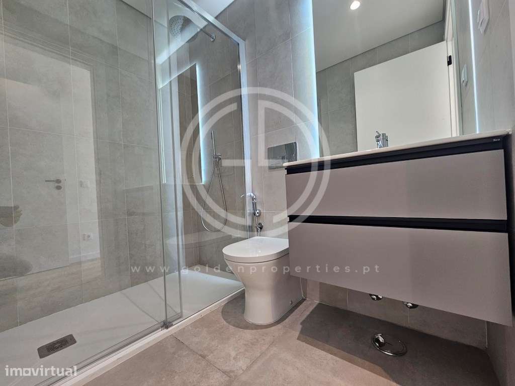 Moradias em Banda T4 em Montenegro, Faro-11