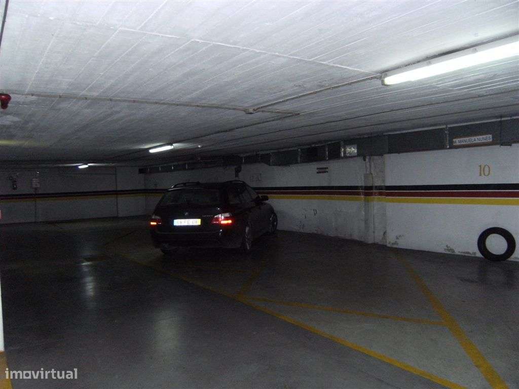 Garagem/Parqueamento nas Galerias Parede Plaza, centro da Parede-3