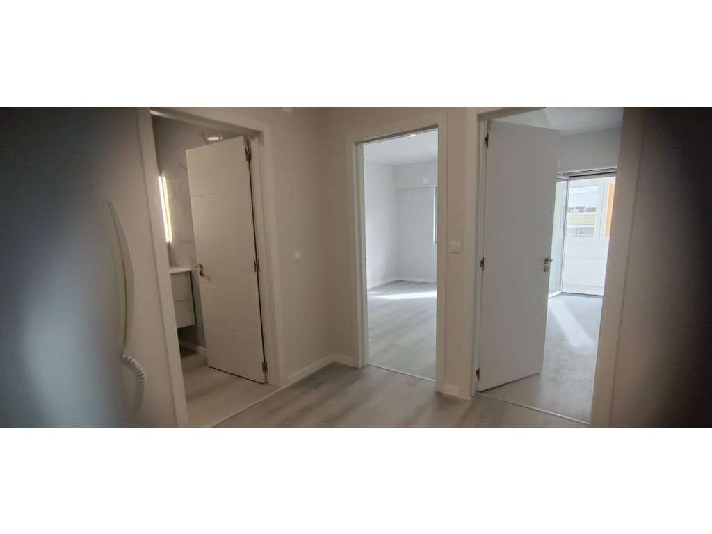 Apartamento T2 Totalmente Remodelado - Oeiras - Figueirinha-23