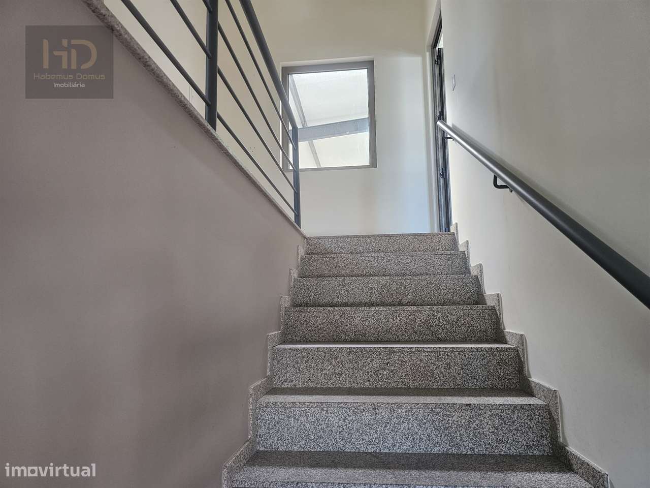 Armazém para venda ou aluguer na zona industrial de Grijó-14