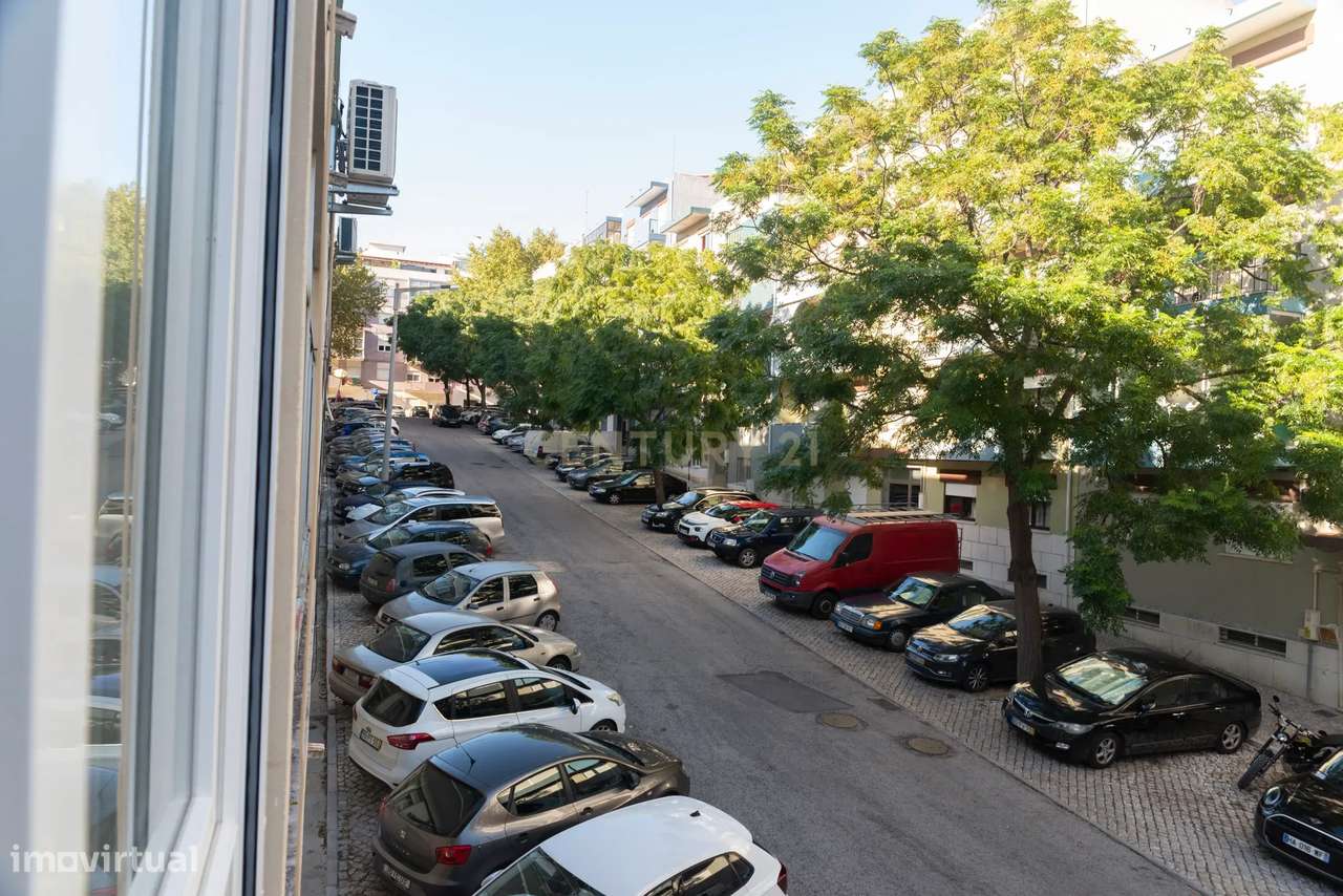 T2 totalmente remodelado com cozinha independente no centro de almada-19