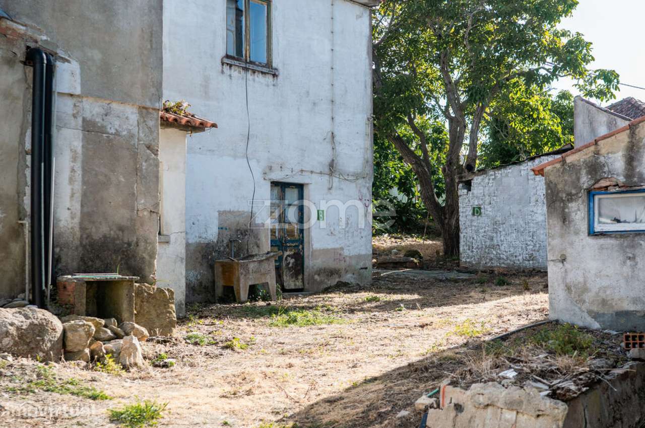 Lote Urbano, 5 fogos existentes _ ruínas.-7